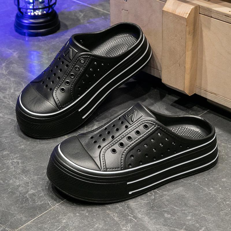 Dámské perforované boty na módní silné podrážce léto 2025 nový styl pro vnitřní domácí a venkovní nošení módní chladné pantofle