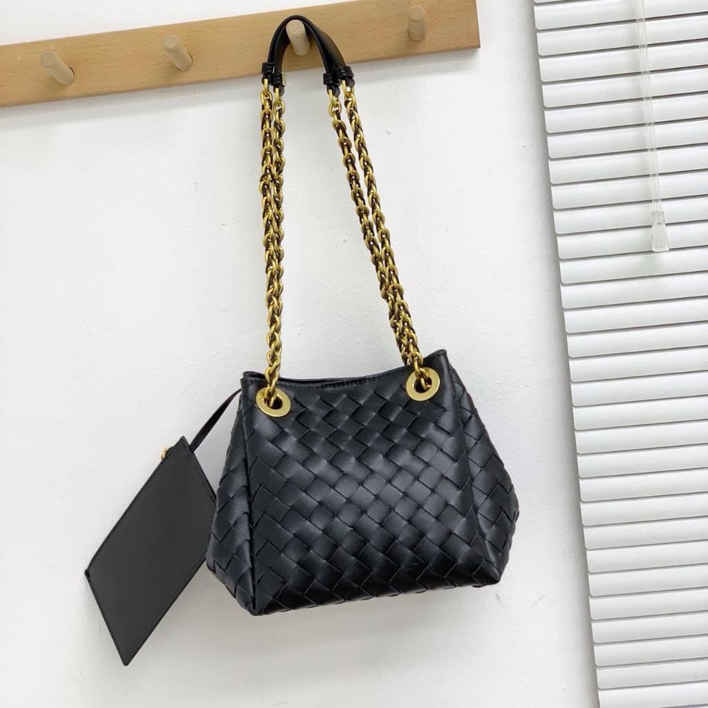 2025 New women's chain parachute bag handmade leather woven bag versatile commuter shoulder messenger bag tide
