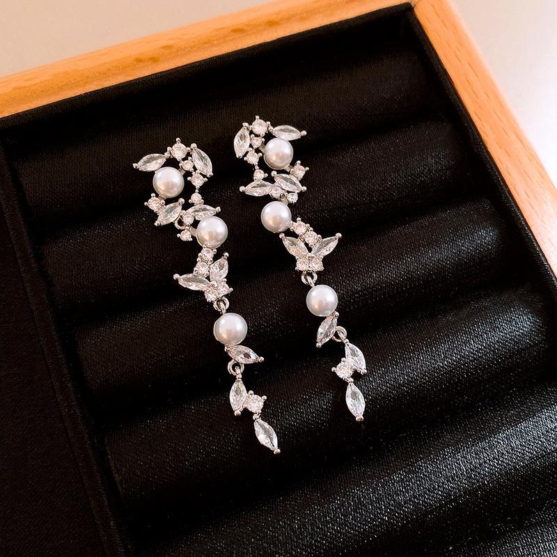 Light luxury zircon round artificial pearl ear buckle French retro fashion temperament earrings high-end exquisite earrings women