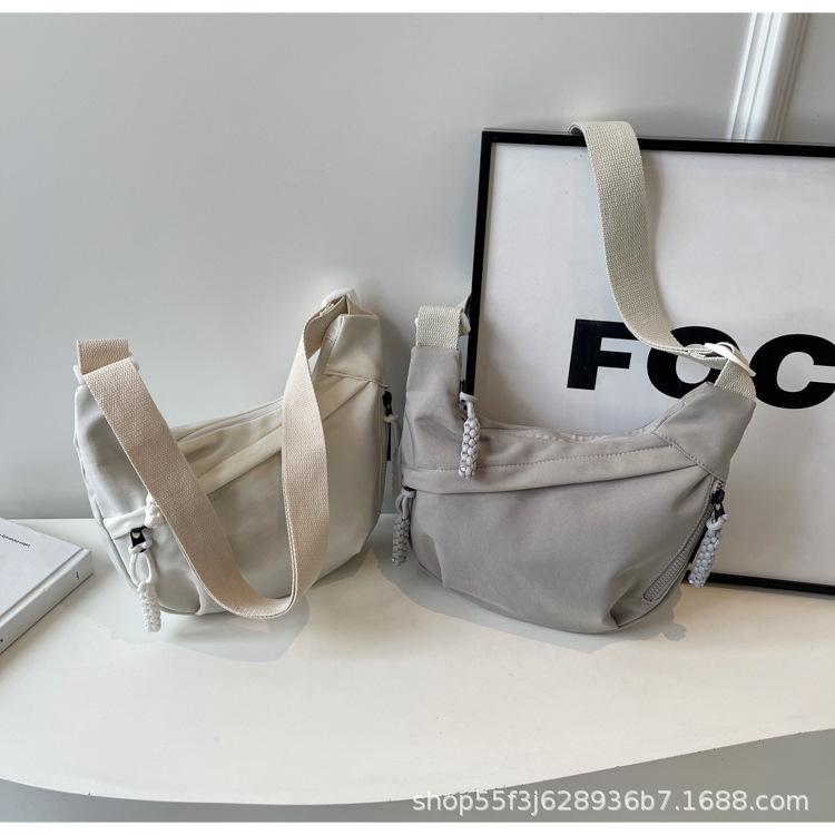Korean Version of Simple Commuter Small Bag Shoulder Bag Women's 2024 New Casual Dumpling Bag College Student Versatile Messenger Bag