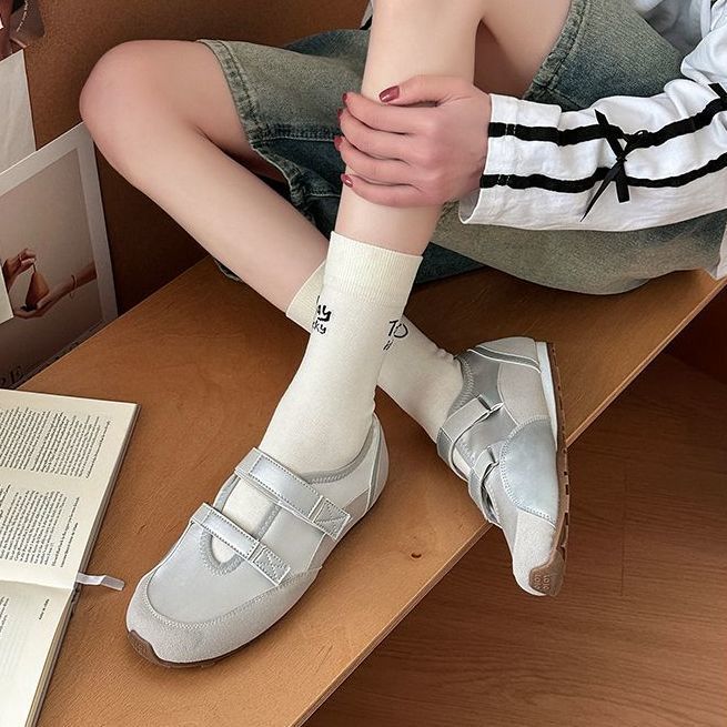 Retro hollow Mary Jane shoes, a pair of Velcro ballet casual shoes, summer soft soles are not tired, thin flat-soled single shoes