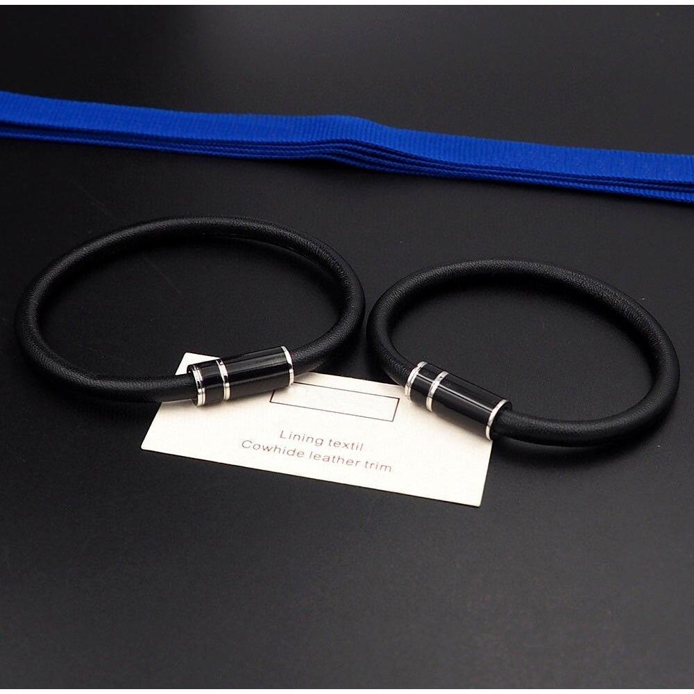 Titanium steel jewelry V-shaped couple leather rope drip oil magnetic buckle bracelet men's and women's gray checkered antique leather bracelet