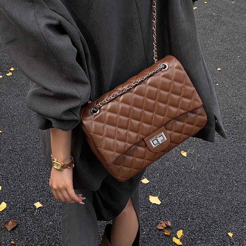 

New fashionable textured small bag women s niche tide is now popular diamond chain shoulder messenger bag