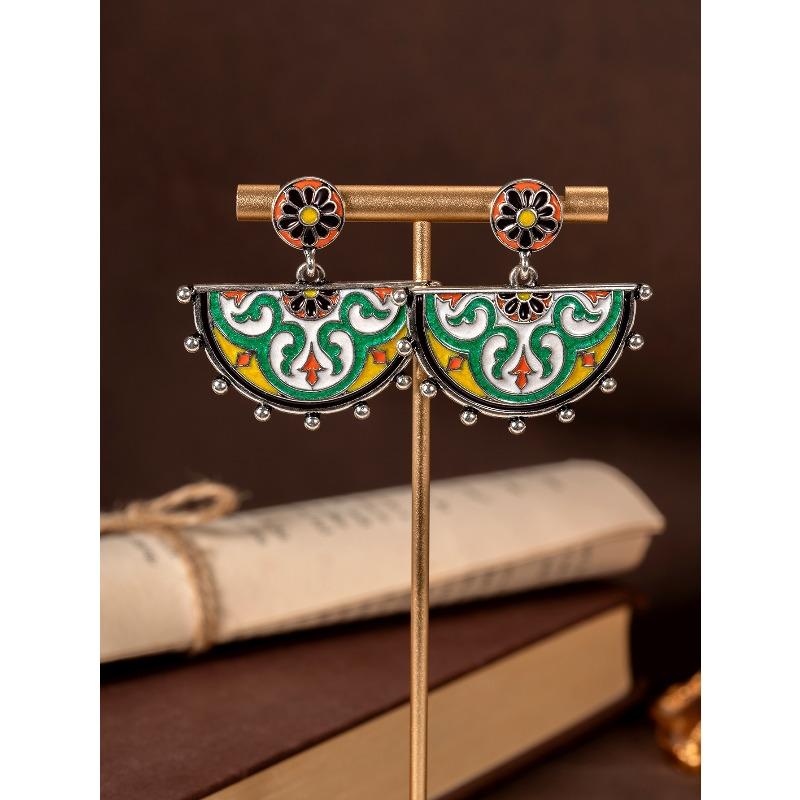 

Medieval vintage enamel cloud shoulder pattern earrings, national style versatile temperament earrings, oil drop enamel medieval earrings