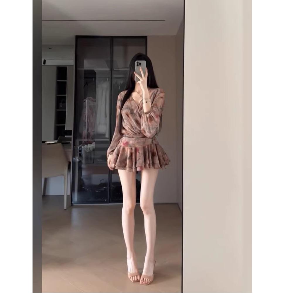 Plus Size French Retro V-neck Gradient Chiffon Dress - Waist-Cinching Pleated Short Skirt