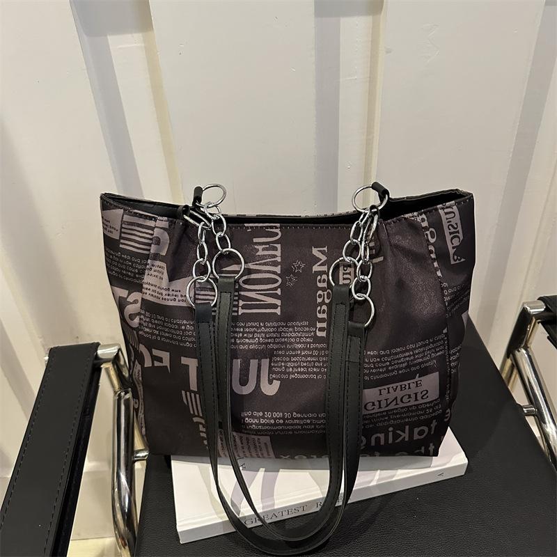Fashion Trend Shoulder Bag Women'S Casual Personality Large Capacity Tote Bag Simple Underarm Commuter Bag