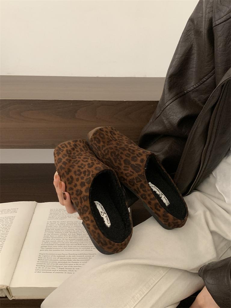 2025 autumn and winter new French retro square head thick bottom bag head drag women versatile and thin lazy fluffy slippers