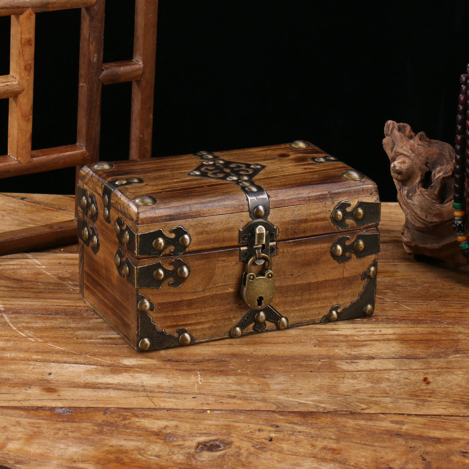 Retro Wooden Flip-Top Jewelry Storage Box