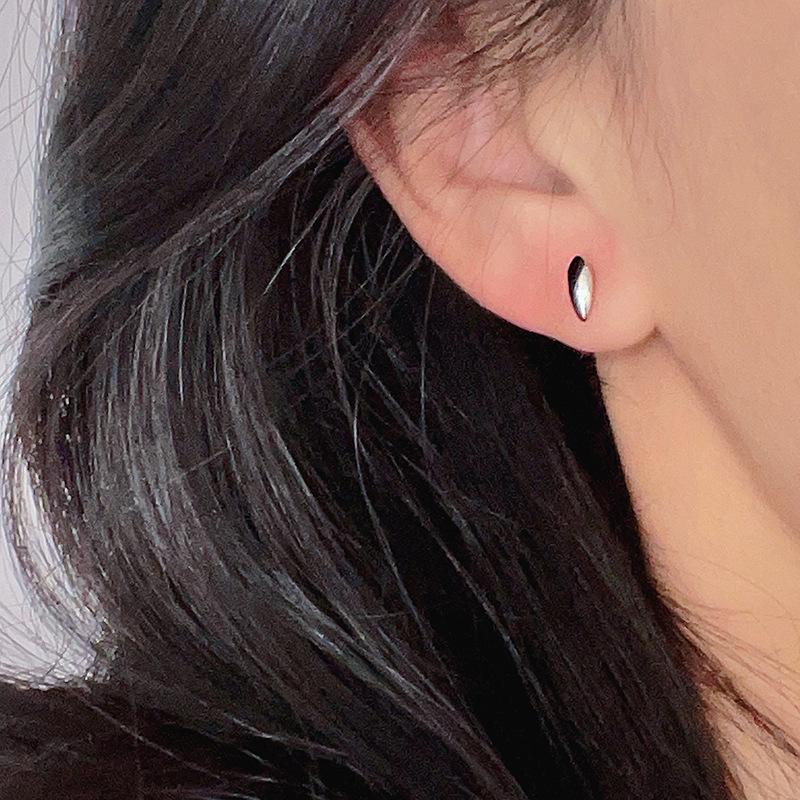 

Минималистичные мини-серьги-пусеты в виде рисового зернышка с покрытием из 18-каратного золота для женщин Titanium Steel