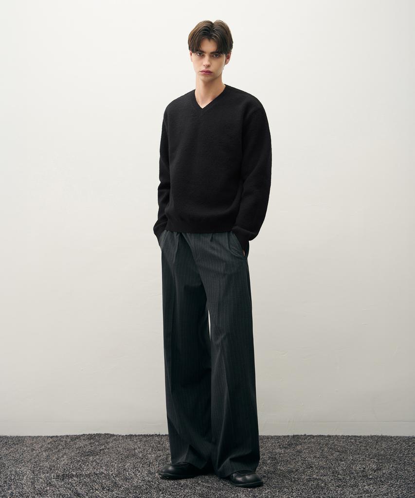 DRAW FIT Hairy Crop V-Neck Pullover Knit [Black]