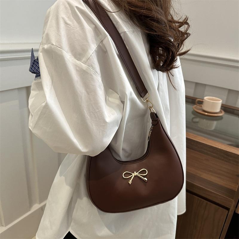 New Temperament Women's Bag Shoulder Bag Bow Decorative Design Crescent Bag Simple Niche Women's Bag
