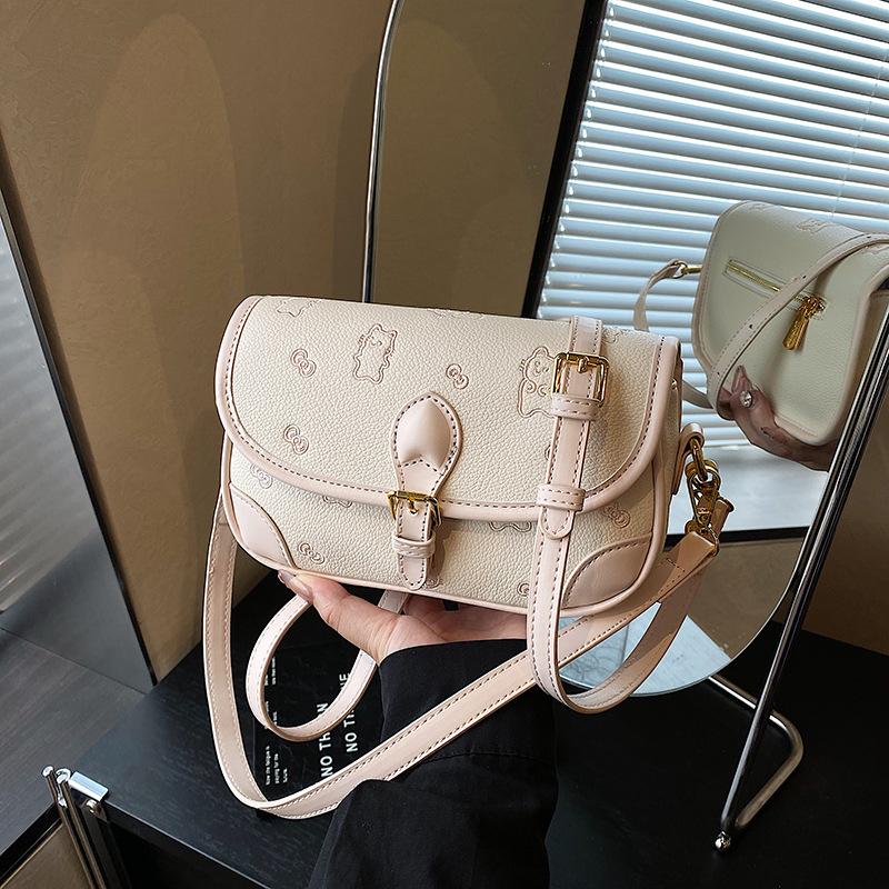 

Модная универсальная маленькая квадратная сумка с высоким чувством стиля, женская новая нишевая дизайнерская вышитая маленькая сумка, наплечная сумка-мессенджер розовый