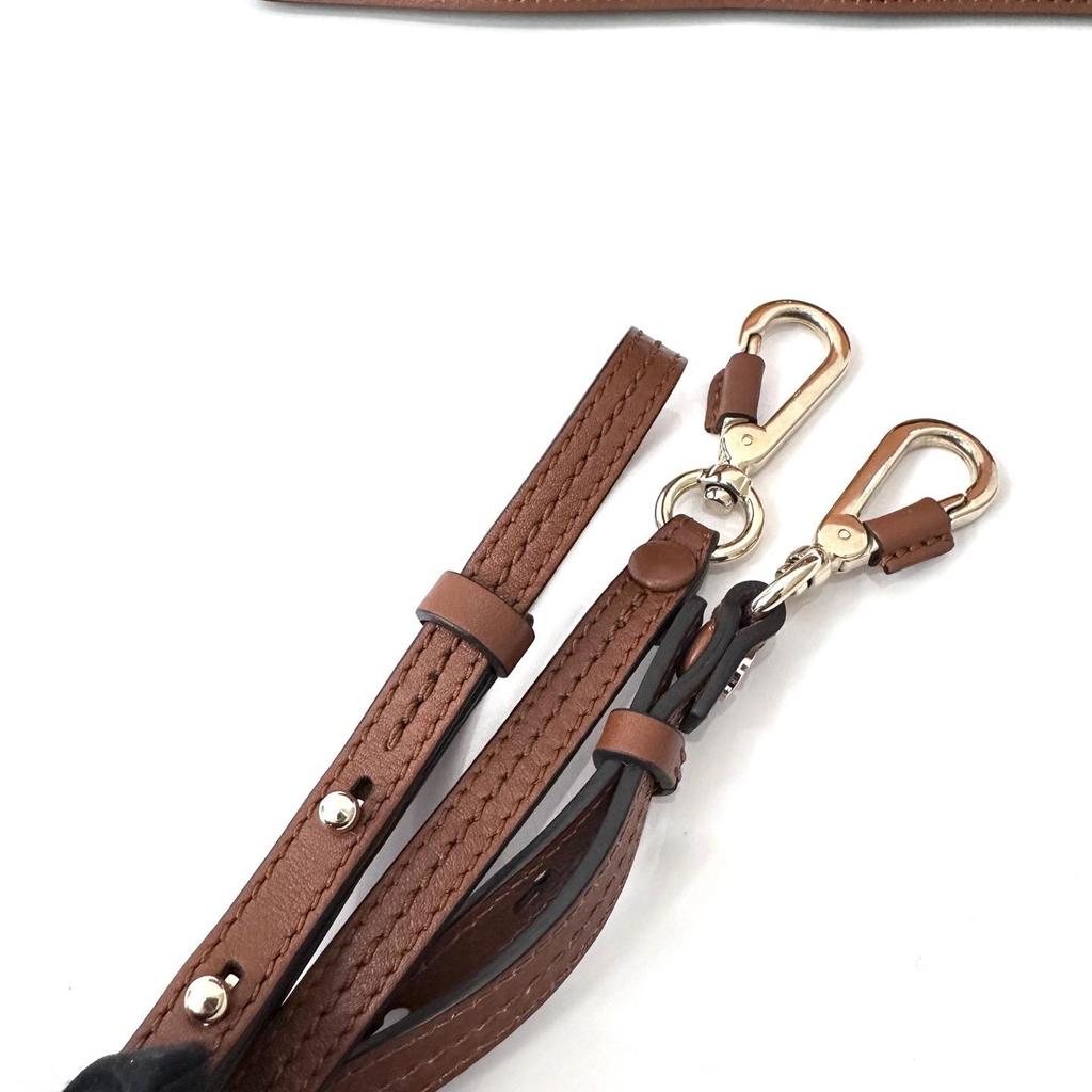 [Pre-Owned] Letter Logo Embossed Leather Shoulder Bag - Very Good #1T5RR0V