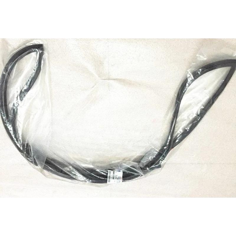 Front Windshield Seal Strips Hood Glass Rubber Strip for Opel Antara for Chevrolet Captiva 2008 2009 2010 2011 2012-2017
