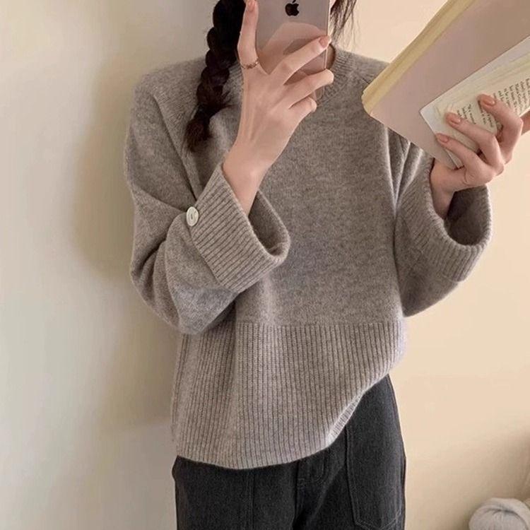 New Round-neck Pullover Thickened Sweater for Women's Autumn and Winter, A Niche Design Sense Button Knitted Sweater Top