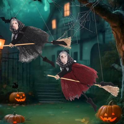 Poupée Sorcière d'Halloween Petite Ornement Sorcière à Suspendre Figurine Sorcière Volante Décorative sur Balai pour Décoration Intérieure Extérieure Arbre Maison Cuisine