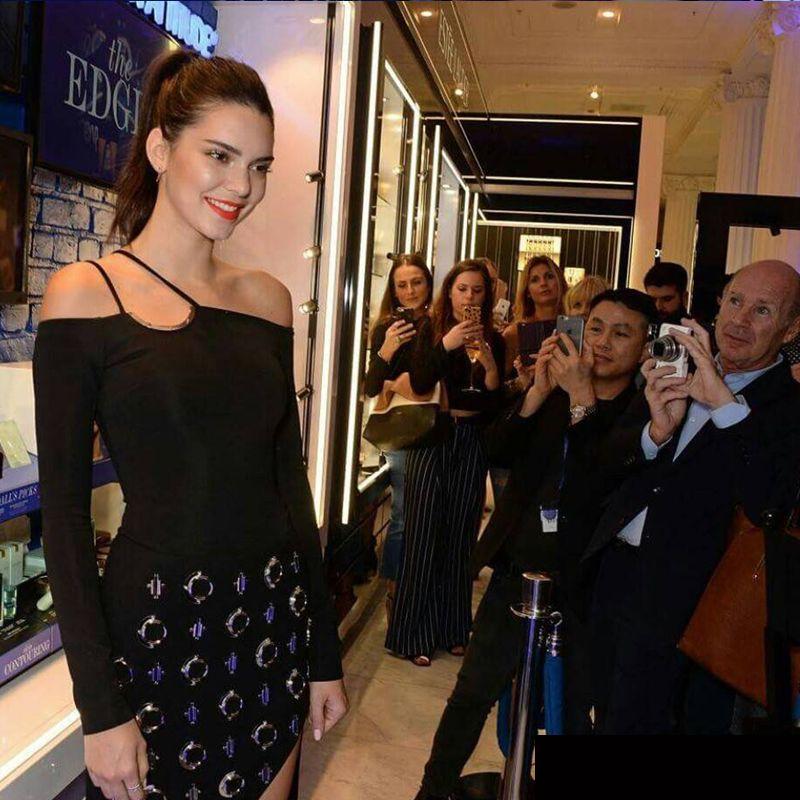 Modal European and American Kendall Jenner Minimalist Strappy T-shirt