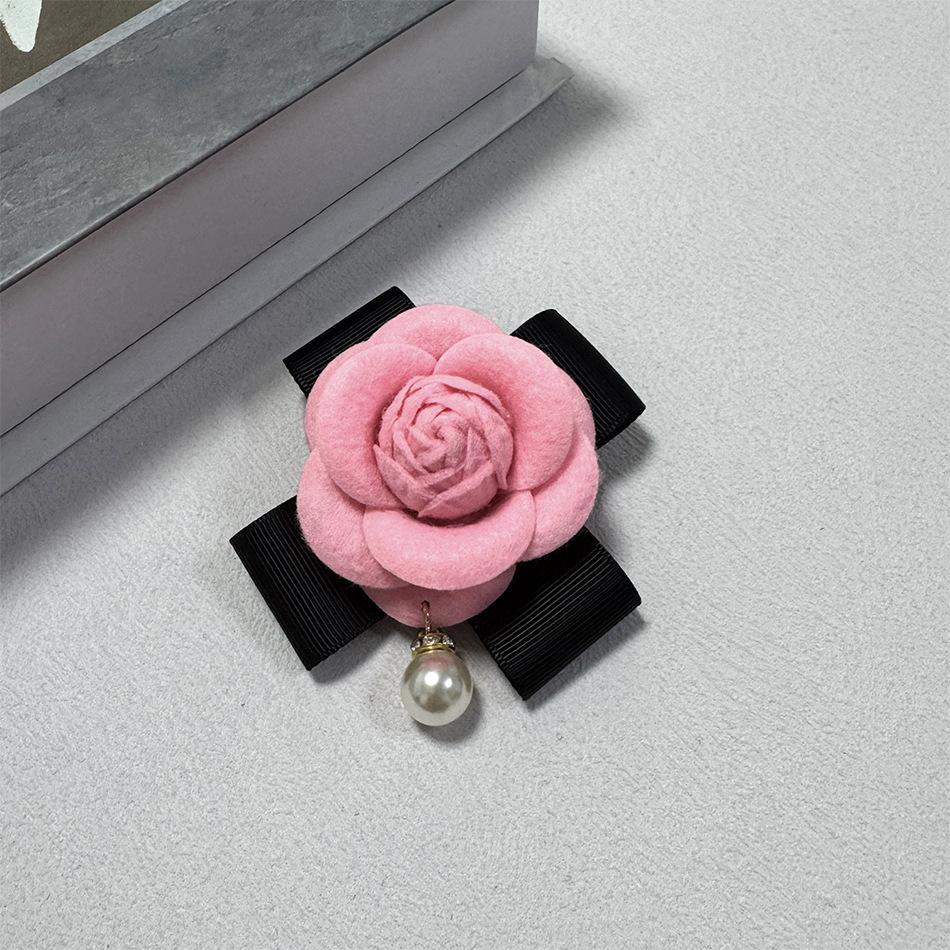Designer's Rose-Scented Fabric Brooch Camellia Corsages with Elegant Ribbon Fashion Brooches for Women