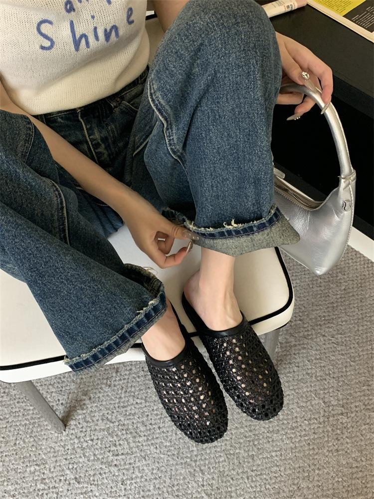 Fashion outer wear French hollow breathable woven bag head slippers women's 2025 summer new flat bottom with skirt sandals