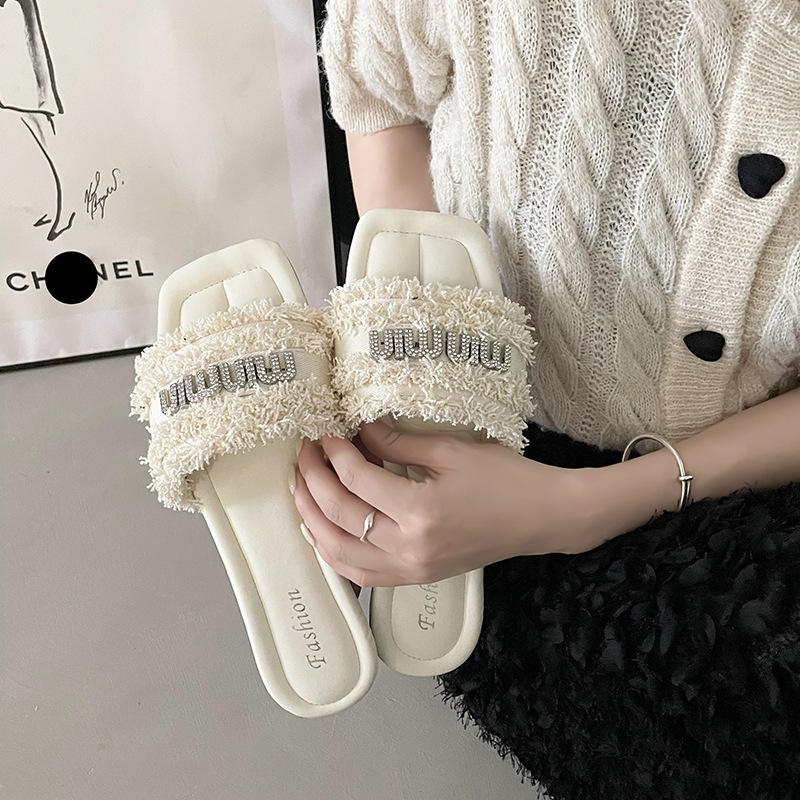 French Small Fragrant Style Slippers Women's Summer Wear New Internet Celebrity Fashion Rhinestone Flat Bottom Beach Sandals