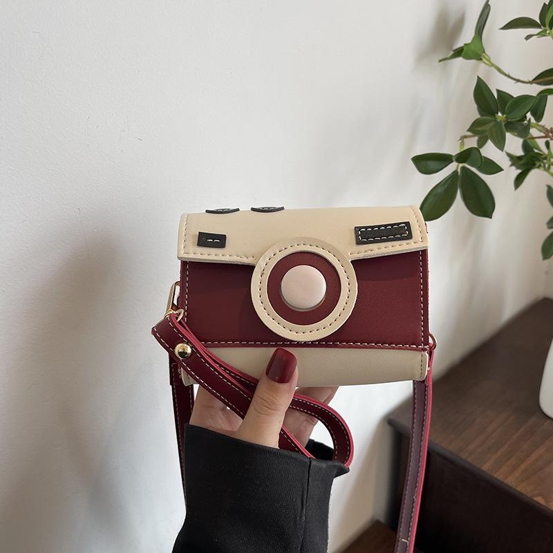 

Personalized girl camera bag women 2025 new women s bag versatile this year popular messenger small square bag красный