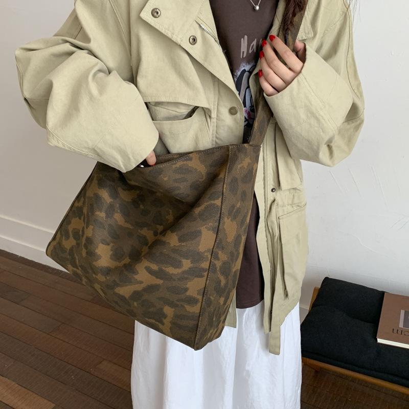 Leopard Print Canvas Bag Women's New Korean Autumn and Winter Large-capacity Commuting Shoulder Bag Tote Bag Lazy Loose Tote Bag