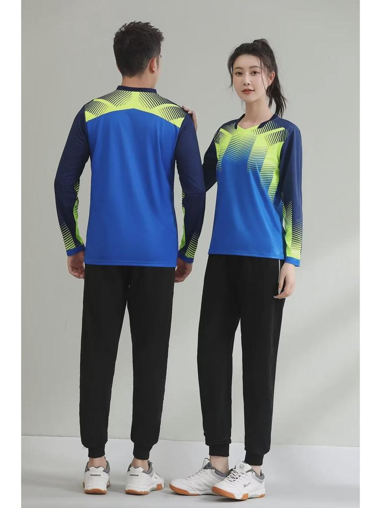 Herbstliche Sportjacken und grüne Badminton-Wettkampfanzüge für Paare; Kaufoptionen für Studentengruppen verfügbar