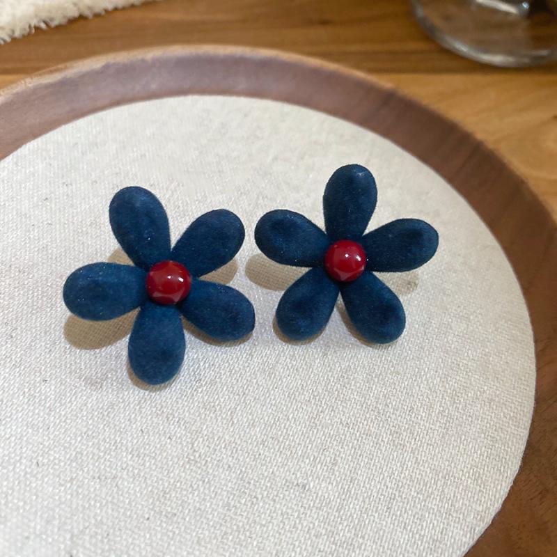 Silver Needle Flocked Round Square Stud Earrings: Elegant and Versatile High-End Jewelry