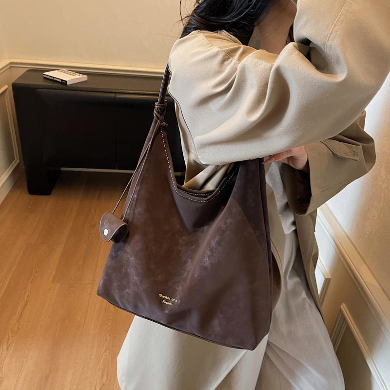 2025 Autumn/Winter Versatile Work Commute Shoulder Bag & Trendy Underarm Bucket Handbag