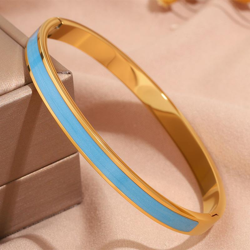 Hot-selling titanium steel bracelet, girls' high-end sense of fashion, popular light luxury in Europe and the United States, Gypsy star love diamond