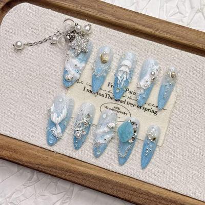Unghii Punctate Medii de Lux Albastru Ocean cu Ciucuri Argintii - Handmade și Purtabile