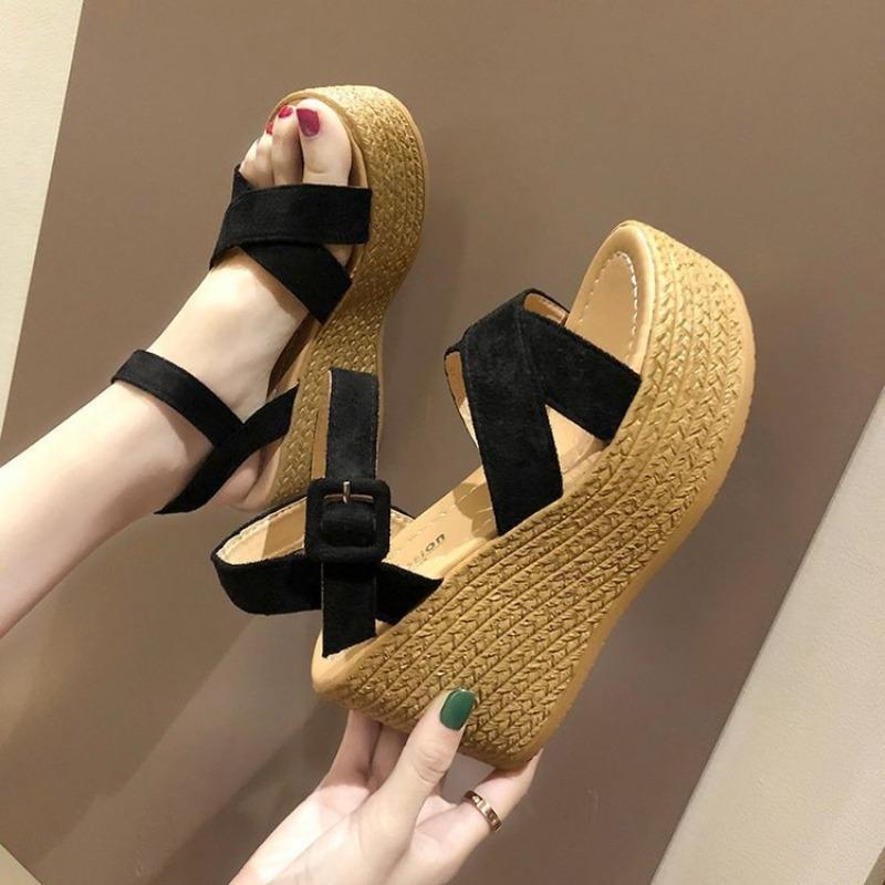 Large size muffin thick-bottomed water table belt buckle women's sandals, often summer new wedge heel high-heeled sandals women