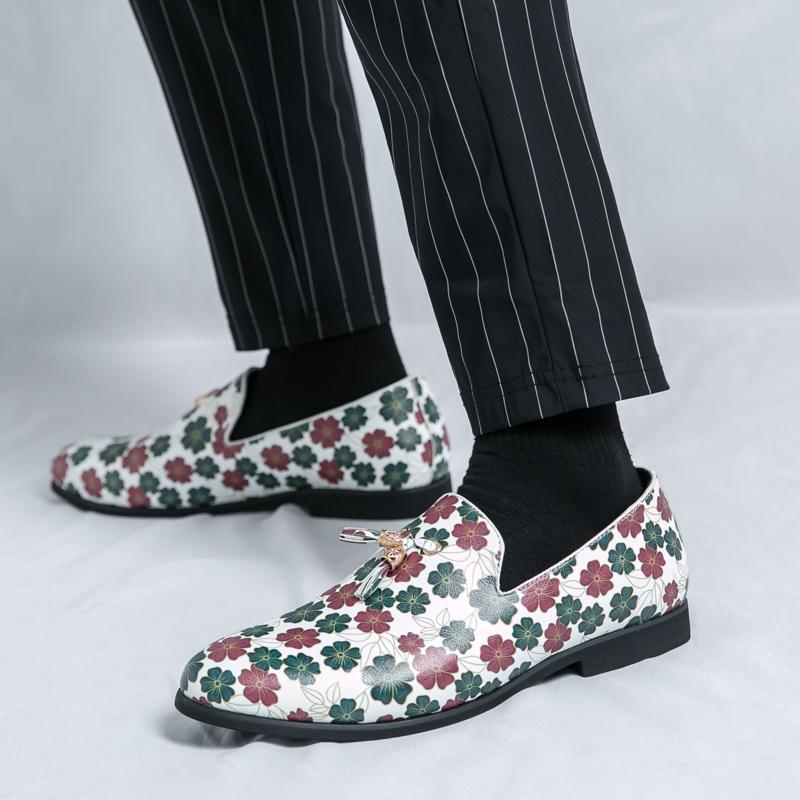 Luxury New Designer Men's Pointed Flower Tassels Patent Leather Shoes Male Casual Loafers Wedding Formal Dress Footwear
