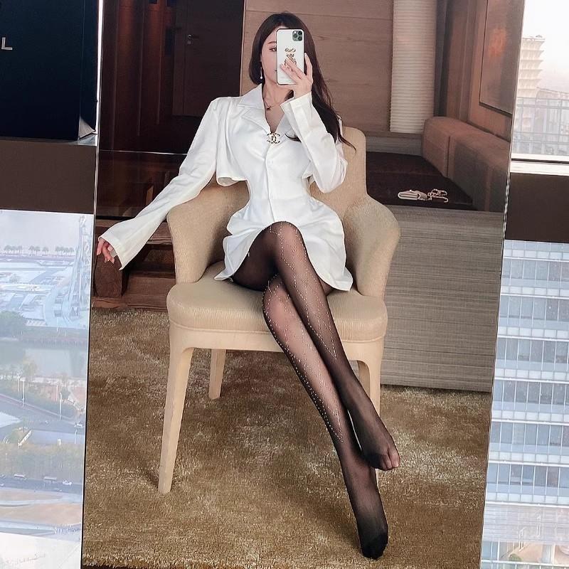 Chic Fashion, Sexy and Romantic Women's Rhombus Diamond, Black Silk Rhombus Hot Diamond Design Sense, Versatile and Not Hooking Silk Base Conjoined