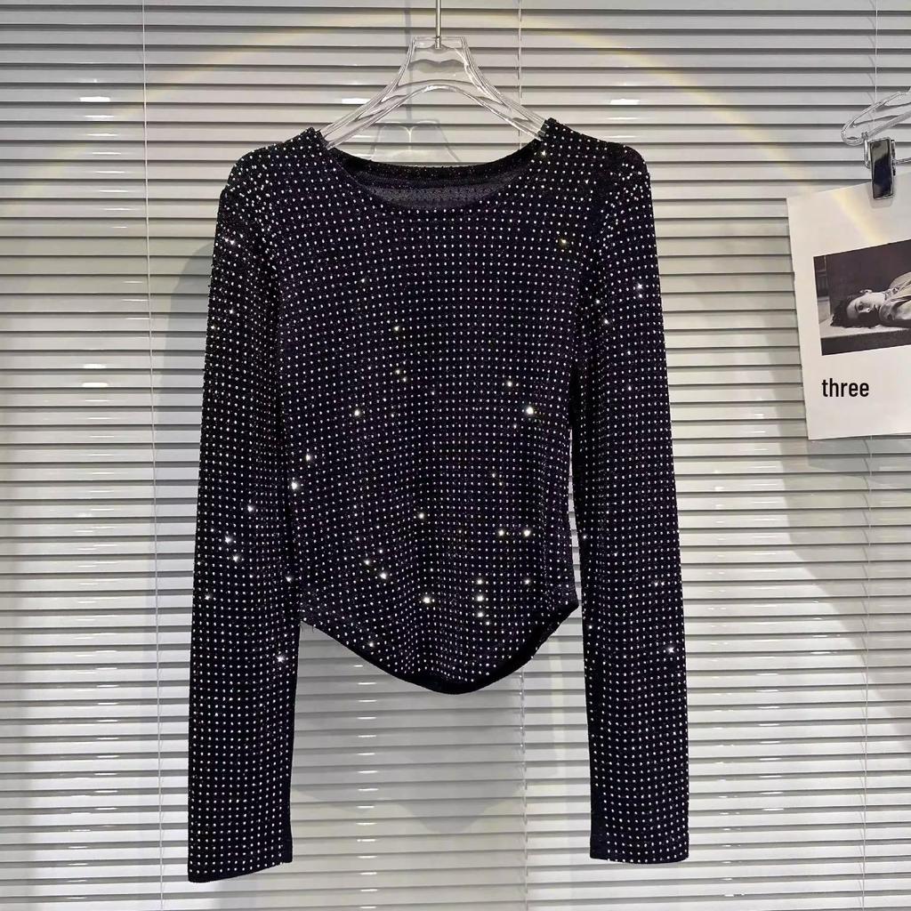 Übergröße Strass T-Shirt mit geschwungenem Saum für den Herbst