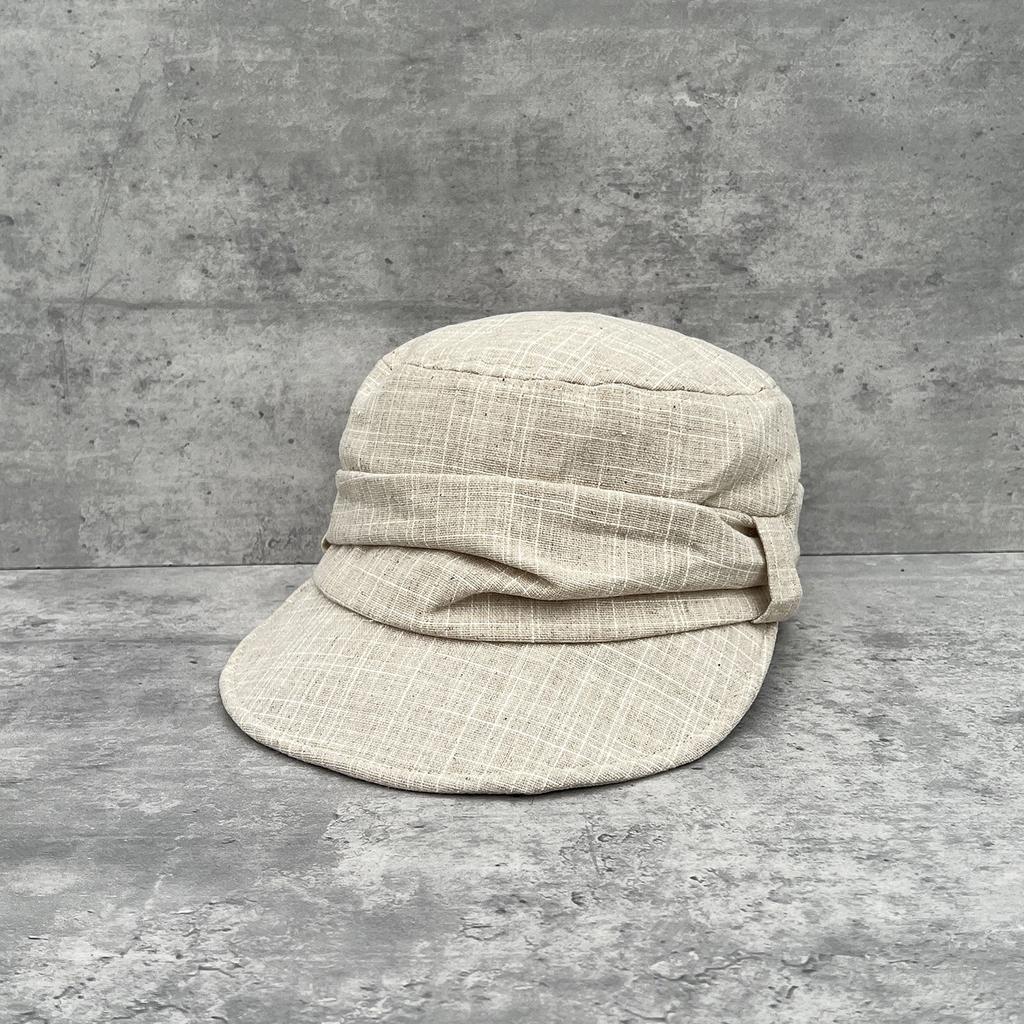 A good-looking equestrian hat that you can wear at will. Women's retro pleated newsboy hat shows a small and versatile face. Flat top hat