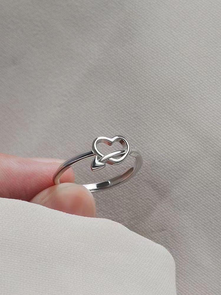 Elegant Heart-Piercing Ring for Women - Stylish Hollow Heart Design, Perfect for Engagement or Everyday Wear.