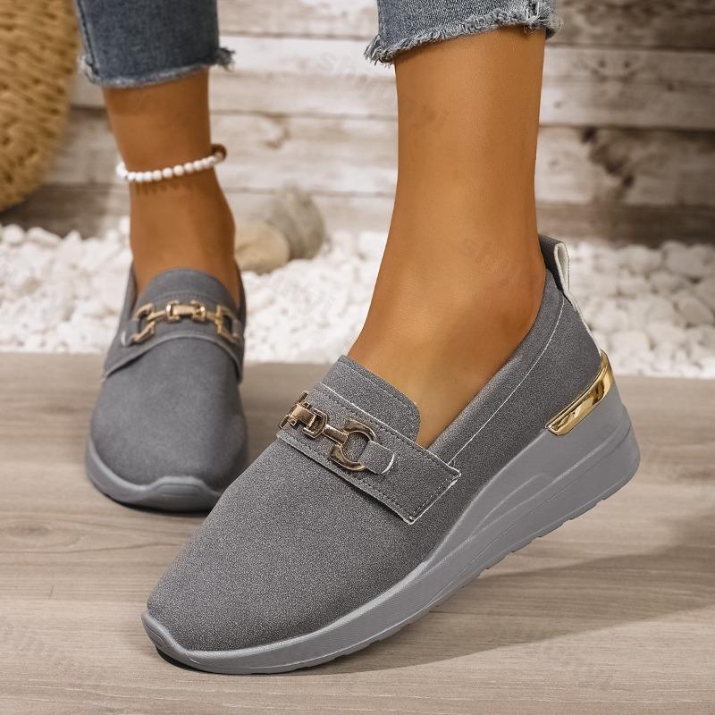 Fashion 2025 Autumn New Women's Retro Pointed Head Wedge Heel Casual Single Shoes Shallow Mouth Comfortable Metal Buckle Versatile Pumps