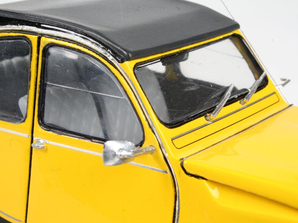 German Revell 1/24 Citroën 2CV Plastic Model 80-7095