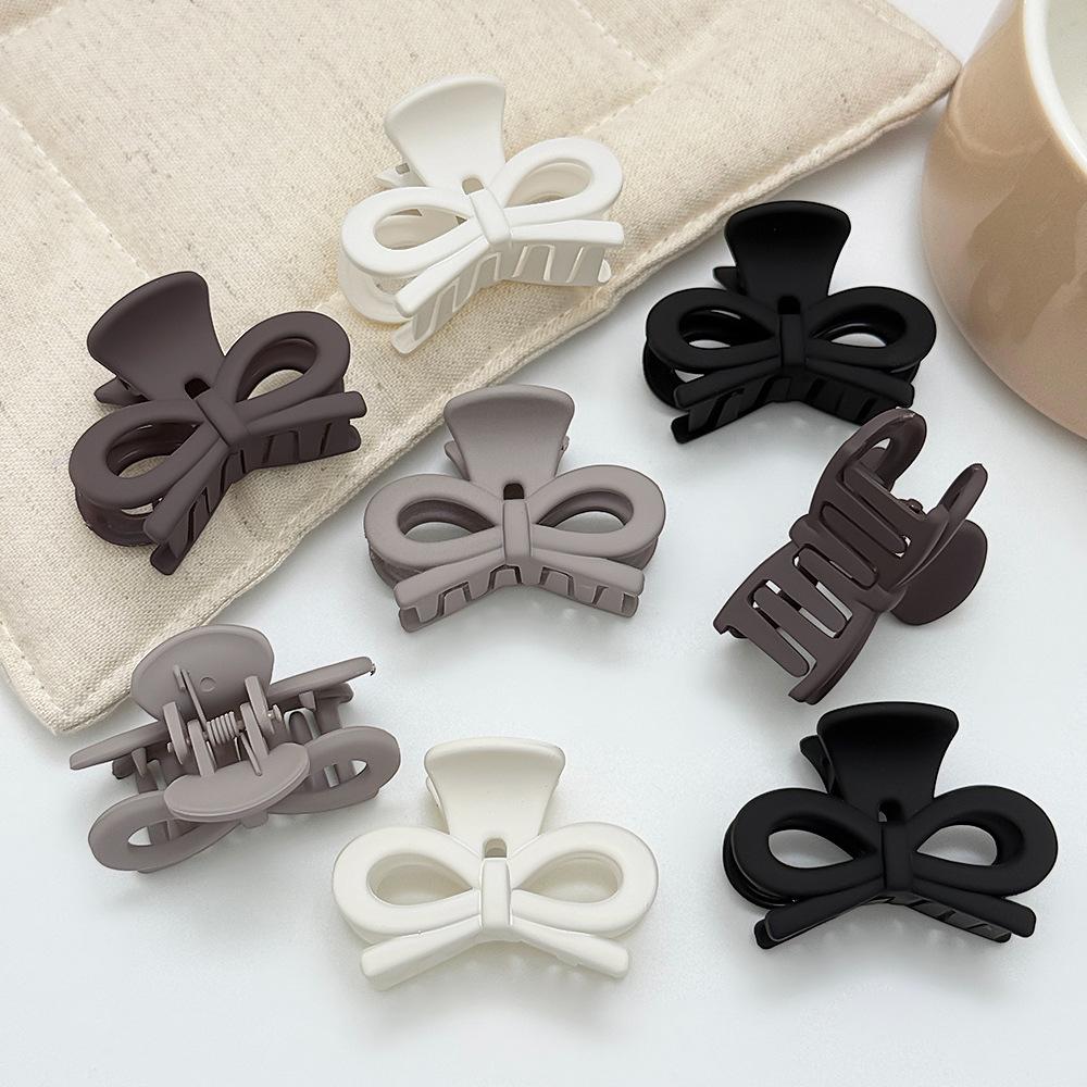 Milchkaffee Kleine Schleifenkralle - 5cm Haaraccessoire für Pferdeschwänze und Hochsteckfrisuren