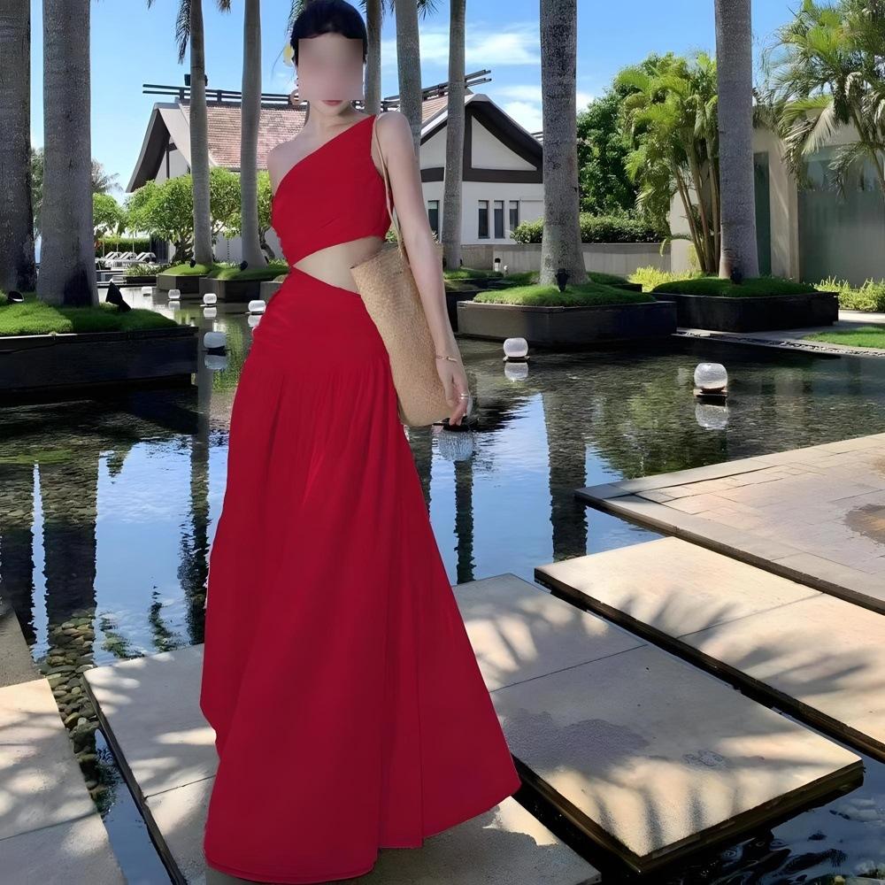 Niche cold white slanted shoulder waist dress women's seaside vacation atmosphere super fairy dress