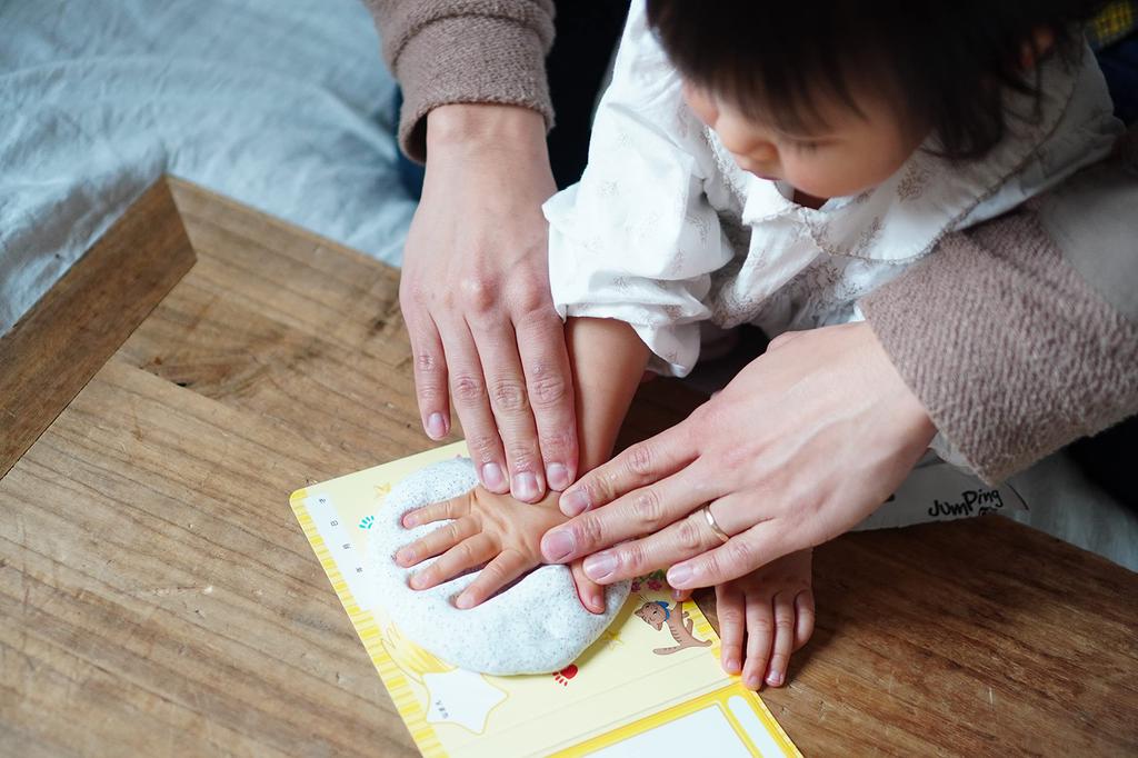 Neugieriger George Gedenkanhänger VG2
