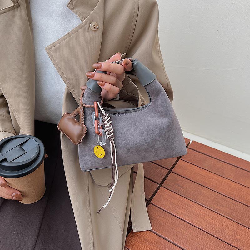 Hand Carry Fashion Dumpling Bag Women 2025 Autumn and Winter Korean Ins Simple Versatile Shoulder Bag Niche Trend Messenger Bag