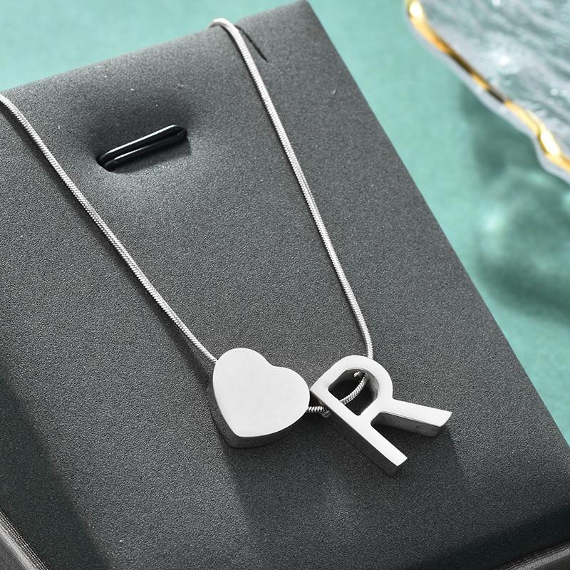 Elegante Colar com Pingente de Coração com Alfabeto Personalizado em Aço Inoxidável para Mulheres