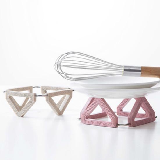 1Pcs Anti-heiße Tischset Hause Kunststoff Platte rotierenden Matte kreative rutschfeste Isolierung Pad