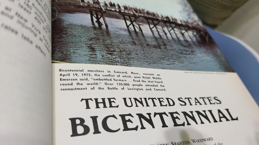 [USED] "1976 (Showa 51) Encyclopedia" English version