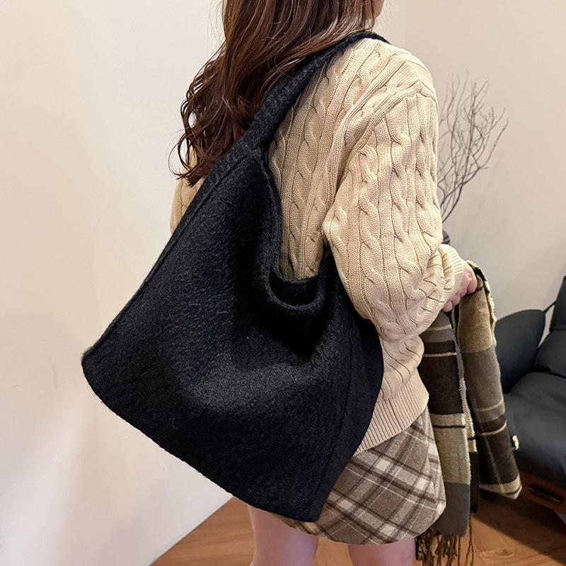 Woolen bag women's large capacity 2025 new versatile casual shoulder messenger bag class commuter tote bag