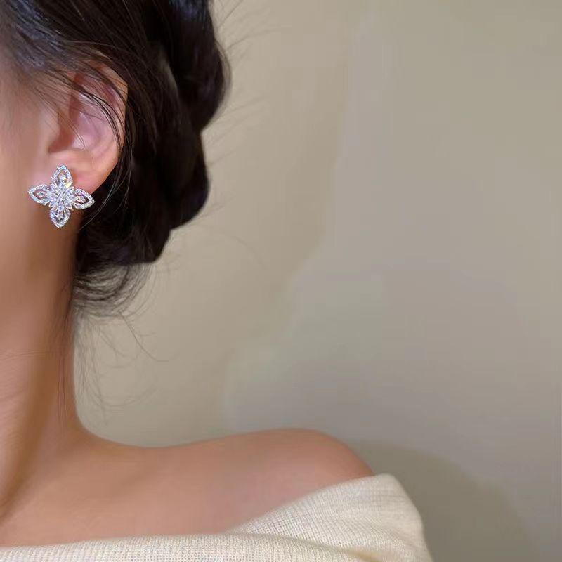 

Micro-inlaid zircon full diamond flower stud earrings female niche design high sense fashion temperament versatile stud earrings
