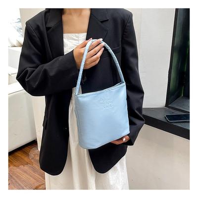 Mulheres Cor Sólida Fivela Magnética Inclinada Mochila Bolsa Lazer Cor Sólida PU Baldes Bolsas De Ombro Grande Capacidade Tote