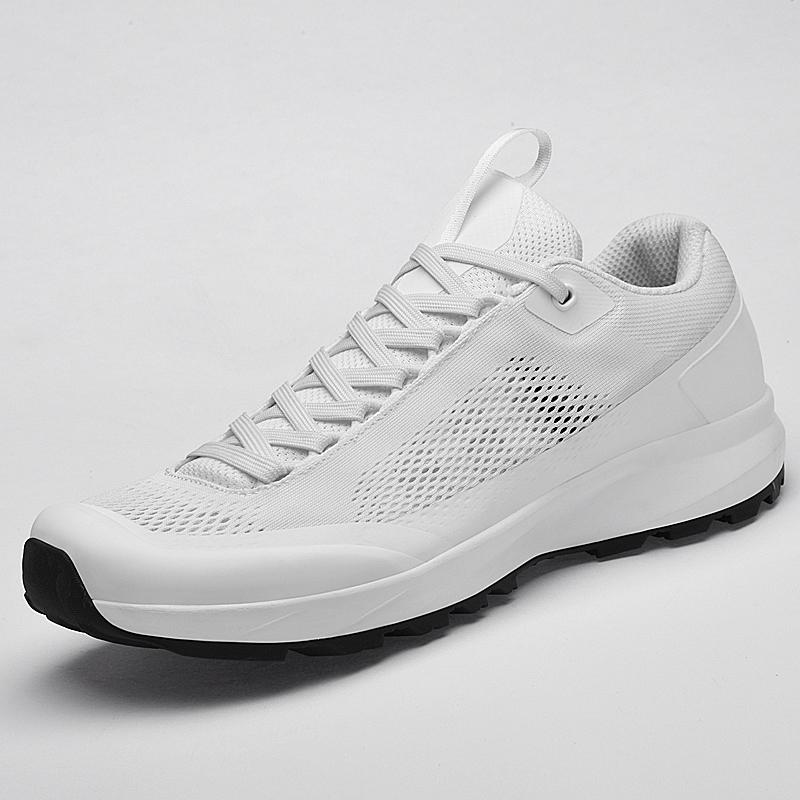 Fashion New Men's Slip On Walking Shoes Ultra Light Breathable Non Slip Running Shoes Casual Fashion Sneakers Mesh Workout Sports Flats